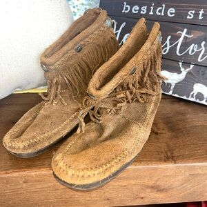 Minnetonka Brown Suede Fringe Moccasins